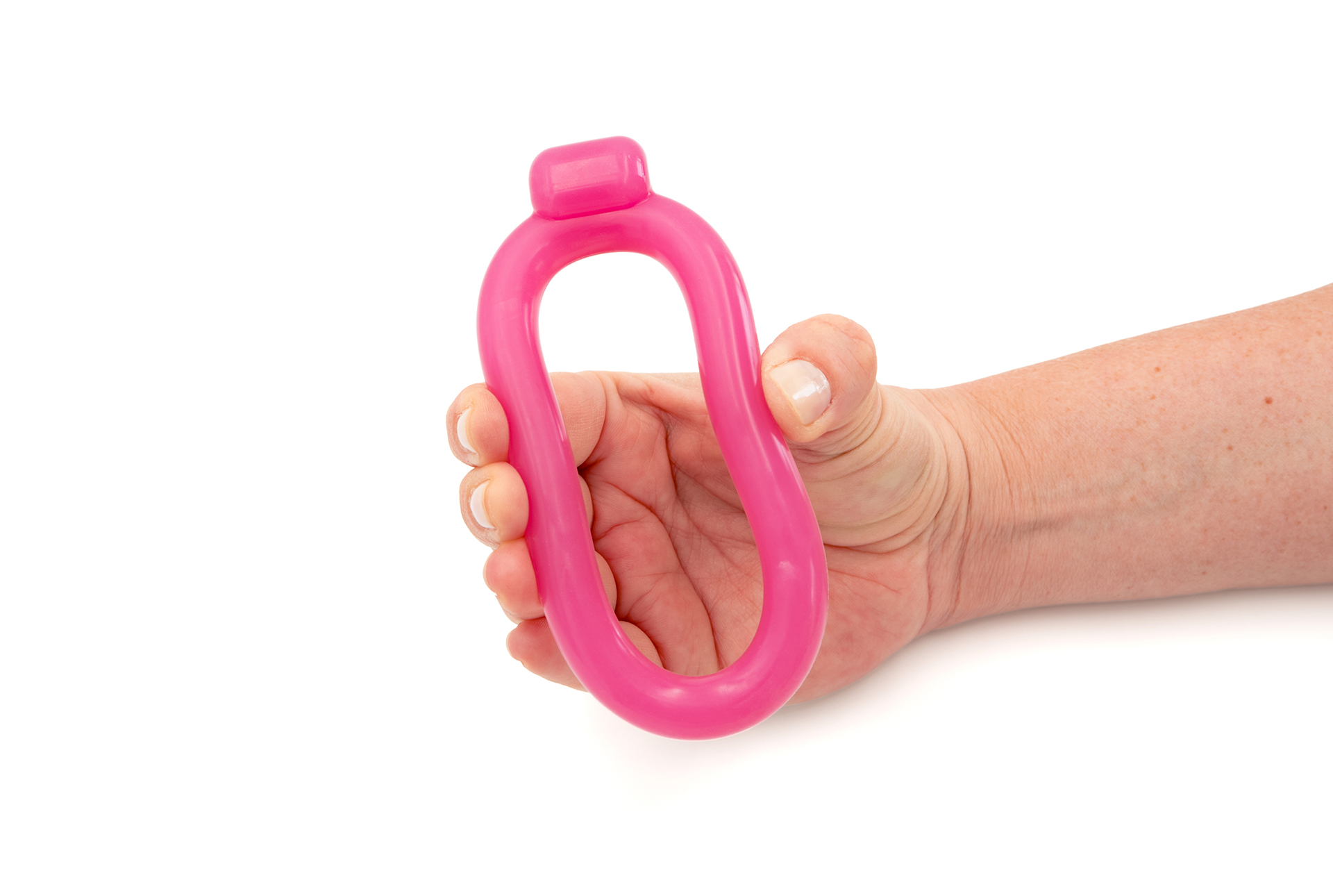 Ein pinkes femicare Urethra-Pessar der Größe 75 wird mit einer Hand zusammengedrückt.
